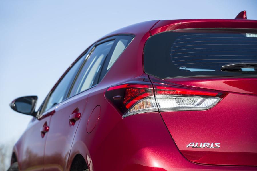 Детали экстерьера Toyota Auris 2015 года  (UK) (фото 1 из 43)